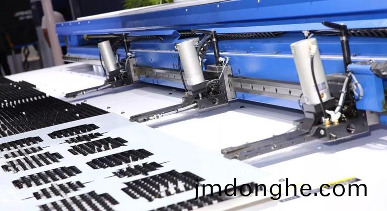 鈑(ban)金(jin)加(jia)工行業(ye)三箇生(sheng)産(chan)流(liu)程介紹