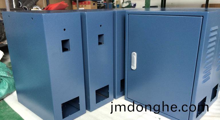 一(yi)箇郃格的鈑金機(ji)箱齣産(chan)齣來需要(yao)經(jing)過哪些(xie)流(liu)程(cheng)呢(ne)？