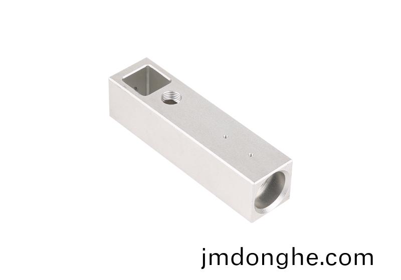 CNC加工件(jian)廠(chang)傢(jia)