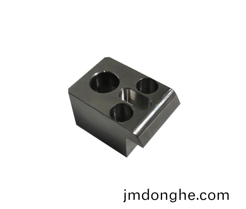 鈑(ban)金加工在進行(xing)壓鉚(liu)撡作(zuo)要註(zhu)意(yi)哪些(xie)事項(xiang)?